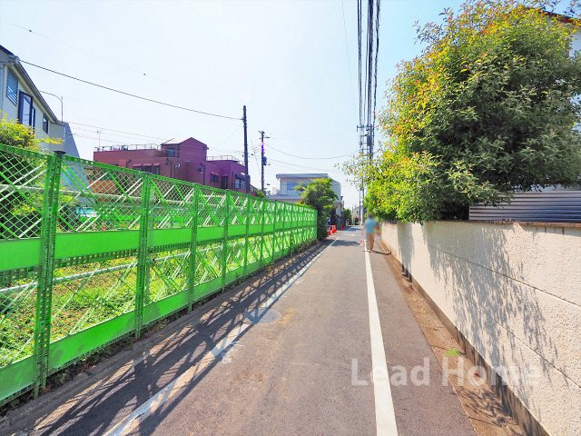 【前面道路含む現地写真】 | 世田谷区桜丘3丁目 | 見通しの良い平坦な前面道路です！車通りも少なく落ち着いた環境のため安心してお出かけしていただけます！