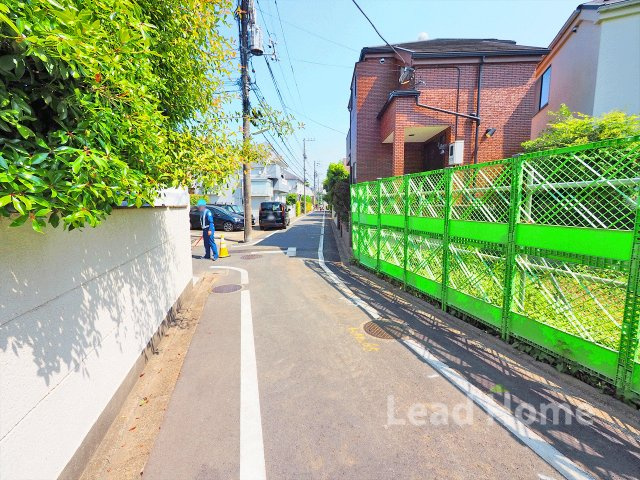 【前面道路含む現地写真】 | 世田谷区桜丘3丁目 | 舗装された歩きやすい道路環境です！ベビーカーでの移動やお子様とのお散歩も安全に楽しんでいただけます♪