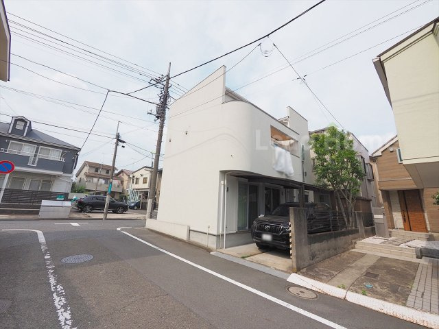 【外観】 | 世田谷区瀬田5丁目 | 角地に位置しており開放的なロケーションが魅力です！通風や採光に恵まれた環境で気持ちよく過ごせます♪