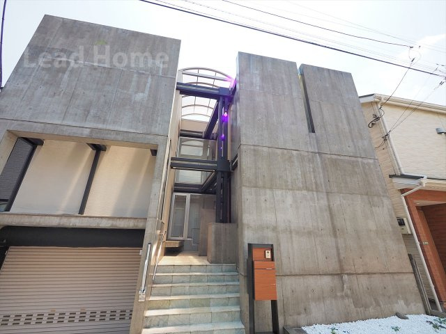 【外観】 | 世田谷区砧6丁目 | 平坦で移動しやすい前面道路に接面しています！ベビーカーでの移動やお子様とのお散歩も楽々行えます！
