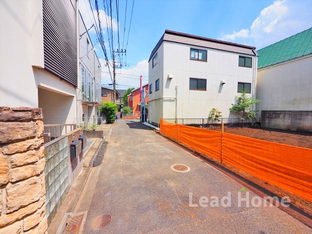 【前面道路含む現地写真】 | 世田谷区等々力2丁目 | 見通しの良い道路に接面した安心感のある周辺環境です！車通りが少なく小さなお子様がいるご家庭も安心できます！