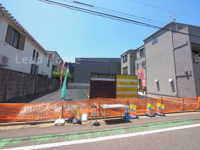 【外観】 | 世田谷区下馬1丁目 | お隣との距離感もしっかり保たれています！プライベート感のある落ち着いた住環境で快適に暮らせます♪
