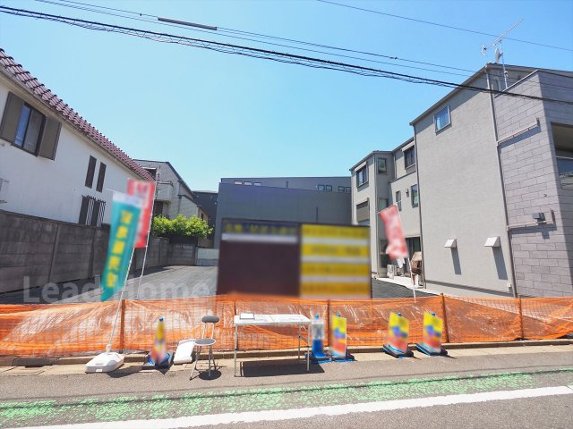 【外観】 | 世田谷区下馬1丁目 | 見通しが良くすっきりとした現地の様子です！季節の移ろいを感じながら伸び伸びと過ごせる住環境です♪