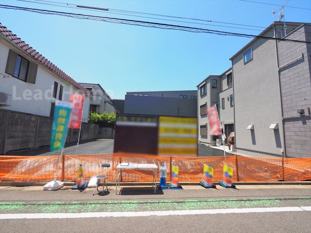 【外観】 | 世田谷区下馬1丁目 | 前面にゆとりの空間が広がる明るい現地です！風通りも良好で年間を通して爽やかな風が通り抜けます♪