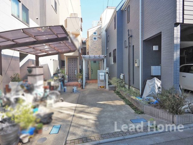 【外観】 | 世田谷区三宿2丁目 | 日当たりが良く解放感あふれる屋外スペースです！プランターで家庭菜園を楽しんだりと使い道が広がります♪