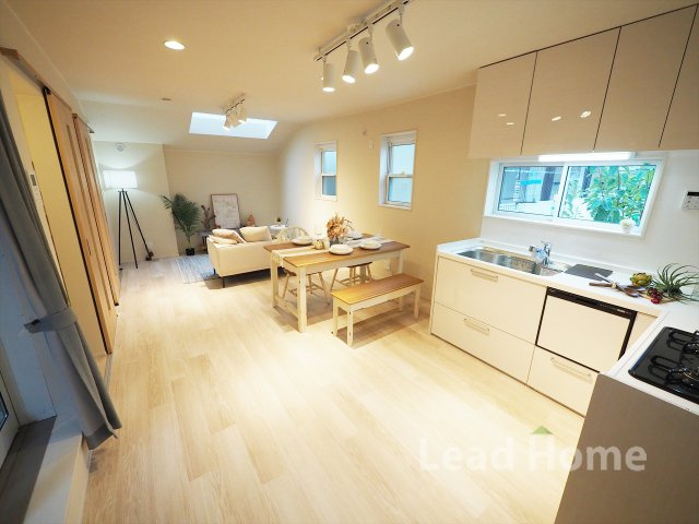 【居間・リビング】 | 世田谷区三宿2丁目 | 風通りが良く心地よい光が届く爽やかな居住環境！家具の配置もしやすく快適なインテリアが完成します♪