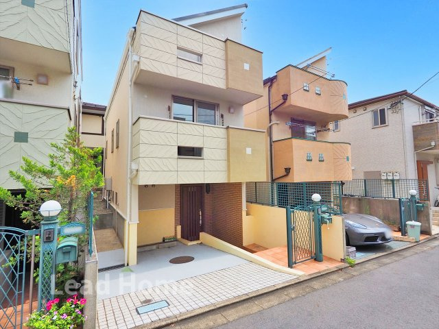 【外観】 | 世田谷区代田2丁目 | 日当たりの良さをしっかり取り込める3階建て住宅！自然光が差し込むあたたかな空間で過ごしていただけます♪