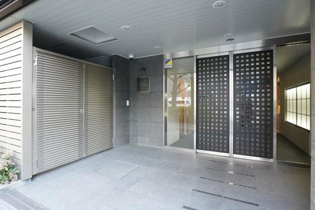 クオリア御茶ノ水パークフロントのエントランス