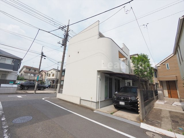 【外観】 | 世田谷区瀬田5丁目 | 落ち着いた街並みになじむ素敵な佇まいが印象的！日々の通勤やお子様の送迎も快適にスタートできます♪