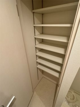 リブリ・Espoir六番館の玄関