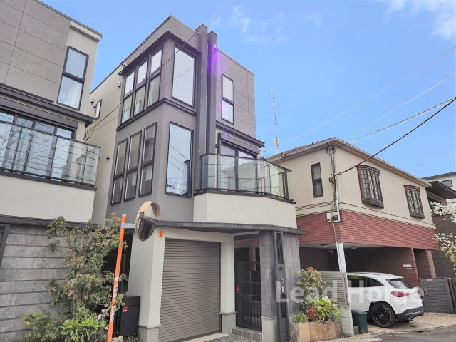 【外観】 | 世田谷区等々力7丁目 | 3階建てならではの優れた陽当たりと通風性を確保！室内まであたたかな光が届き気持ちよく暮らせます！