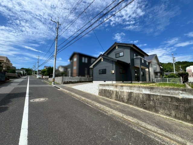  宇部市北迫新町　中古一戸建ての前面道路含む現地写真