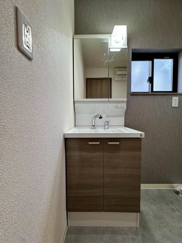  宇部市北迫新町　中古一戸建ての独立洗面台