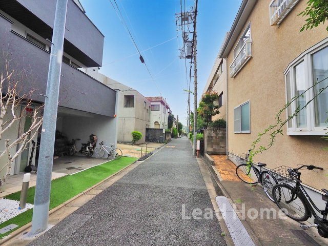 【前面道路含む現地写真】 | 世田谷区下馬4丁目