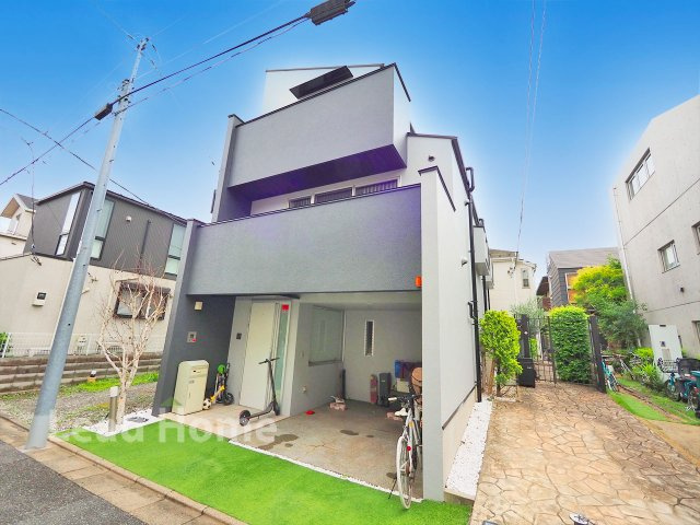 【外観】 | 世田谷区下馬4丁目 | お隣との適度な距離感が確保されています！プライベートな時間を大切にしながら静かにゆったり過ごせます♪