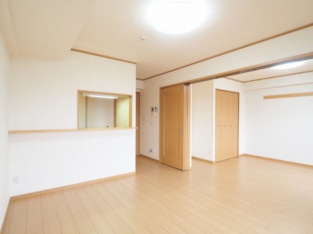 【居間・リビング】 | エヴァーグリーンＮ | 即日案内可能です♪現地待ち合わせOK！どの物件でも当社でお得にご案内できますのでまとめて内覧ください♪