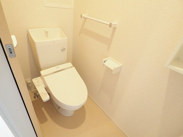 【トイレ】 | サン・オマージュ | トイレです