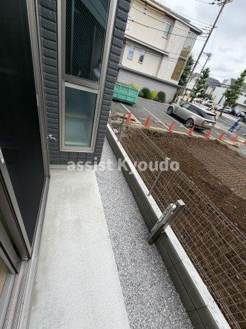 世田谷区駒沢５丁目のアパートのバルコニー