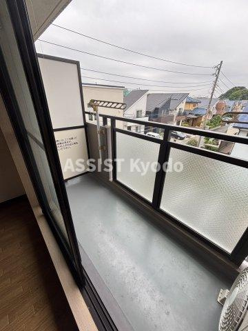 狛江市和泉本町３丁目の賃貸マンションのバルコニー