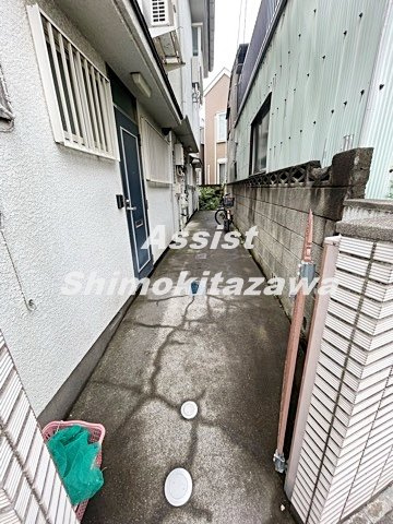 世田谷区赤堤４丁目のアパートのエントランス