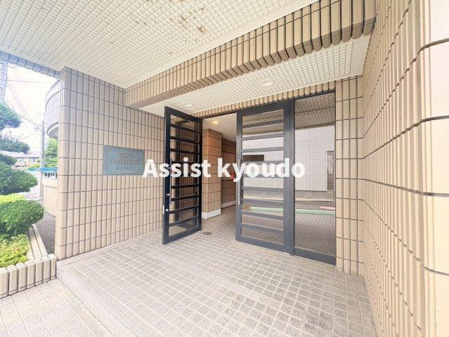 狛江市中和泉４丁目の賃貸マンションのエントランス