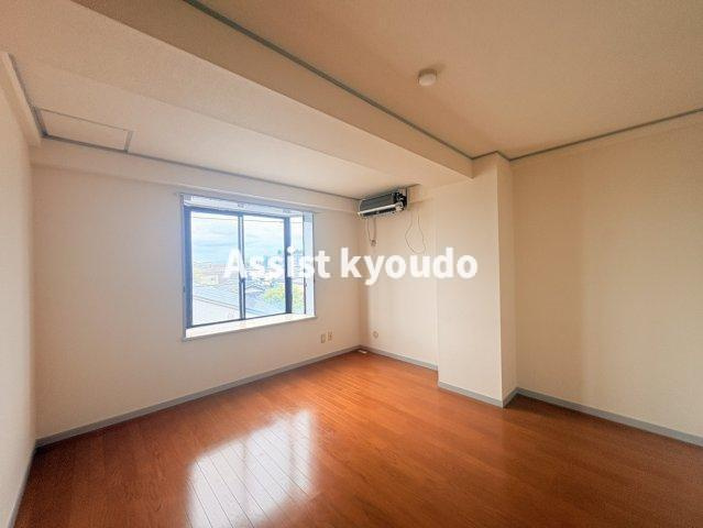 狛江市中和泉４丁目の賃貸マンションの居間・リビング