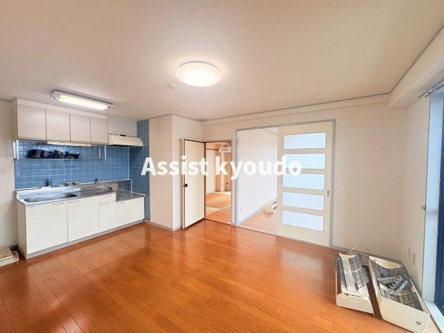 狛江市中和泉４丁目の賃貸マンションの居間・リビング