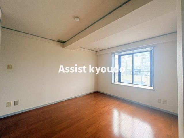狛江市中和泉４丁目の賃貸マンションの居間・リビング