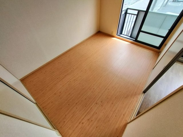 イーストヒルズの洋室|明るい洋室です