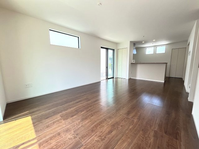 【居間・リビング】 | 福岡市早良区内野5丁目1期　2号棟（全3棟）【仲介手数料無料・0円】 | 現地写真。