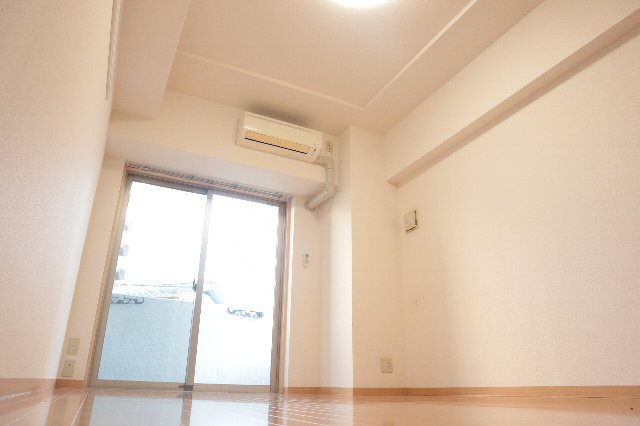 【居間・リビング】 | らふぃね壱番館 | キッチンスペースも広々で嬉しいですね