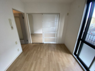 ラークヒルズ弐番館の居間