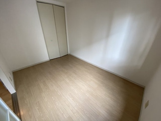 ラークヒルズ弐番館の洋室