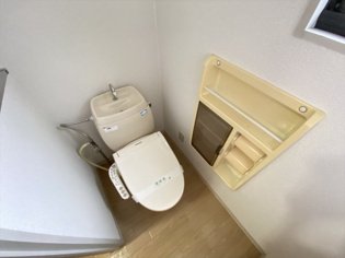 温水洗浄便座付きのトイレです♪
