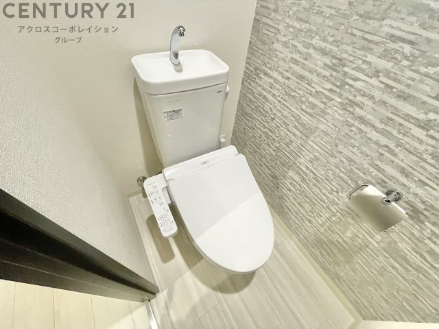 温水洗浄便座付きのトイレです♪
