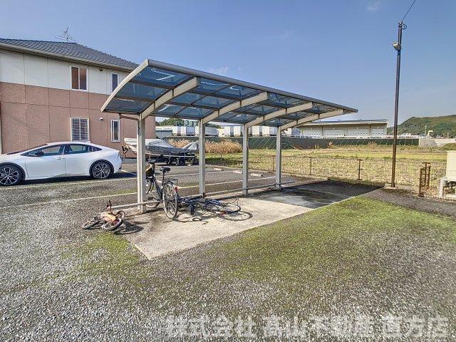 宮若市沼口のアパートの庭