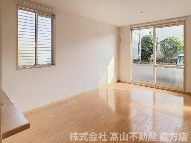 宮若市沼口のアパートの居間・リビング