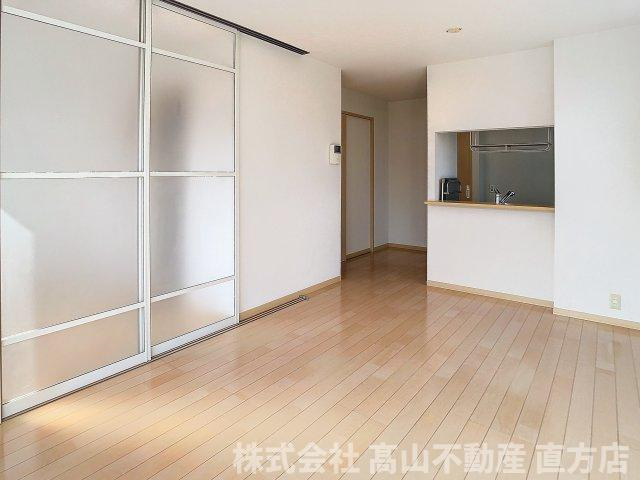宮若市沼口のアパートの居間・リビング