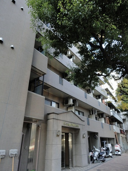 エスコート中野大和町の外観|外観は落ち着いています