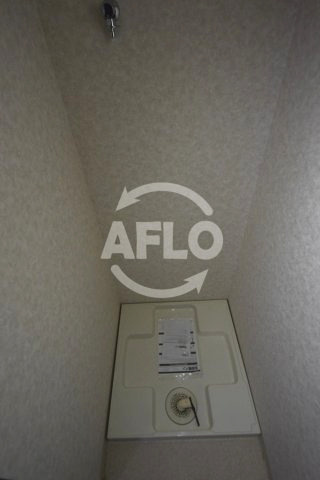 Luxe難波WESTの洗面所|Luxe難波WEST(ラグゼ難波ウエスト)　室内洗濯機置き場
