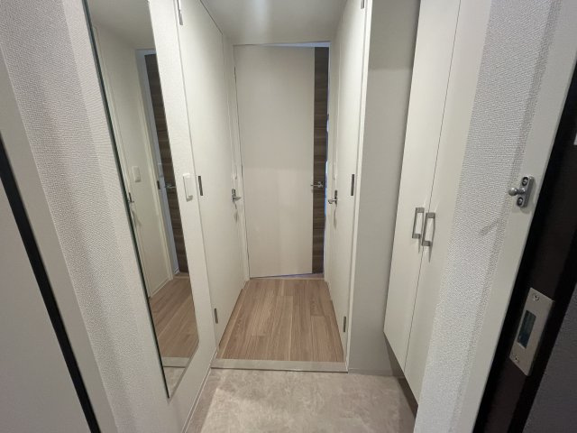 セレニテ新大阪エクラの玄関
