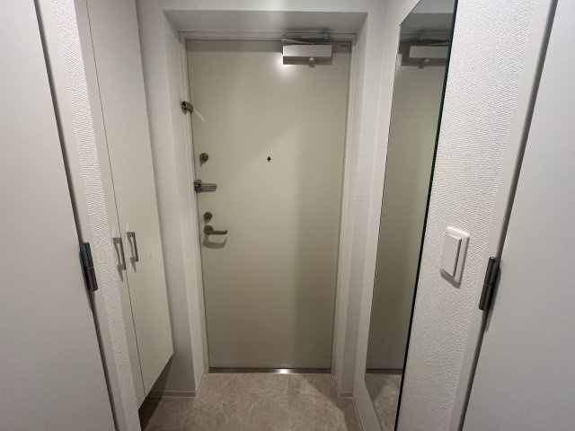 セレニテ新大阪エクラの玄関