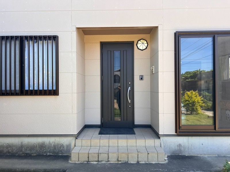 糸満市字真栄里 中古戸建の玄関