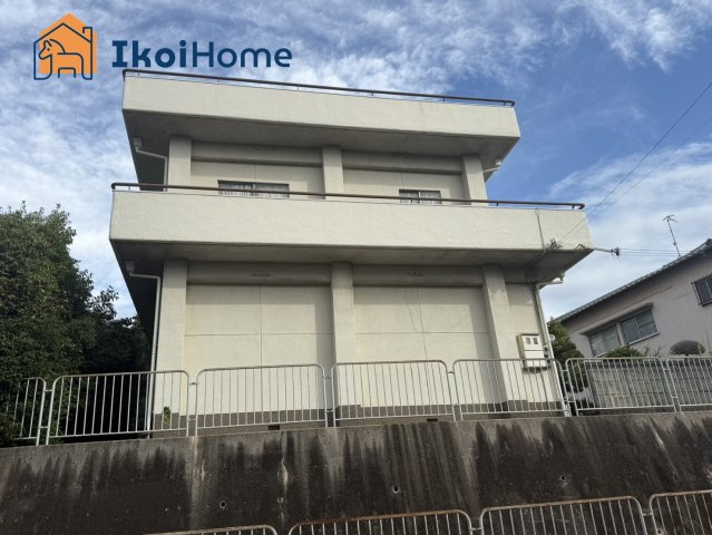 神戸市西区伊川谷町潤和　中古戸建のバルコニー|●資料・カタログのご請求無料●スーパーやコンビニ、病院など徒歩圏内の施設も多々あります。