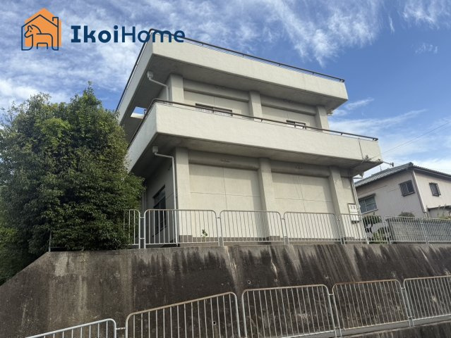 神戸市西区伊川谷町潤和　中古戸建の駐車場|●資料・カタログのご請求無料●バス停まで徒歩3分、14分で明石駅にも到着し通勤や通学に便利な立地