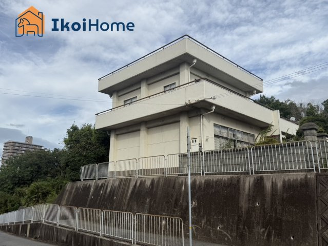 神戸市西区伊川谷町潤和　中古戸建の前面道路含む現地写真|弊社独自で毎月５組限定「人気オプション３点パック」カーポート・バルコニー・ウッドデッキを１万円で取付