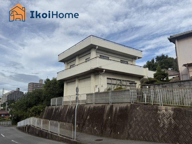神戸市西区伊川谷町潤和　中古戸建のバルコニー|～ご見学に関して～平日や夜間でもご案内可能。決まったお時間で身動きが取れない方も臨機応変に対応します