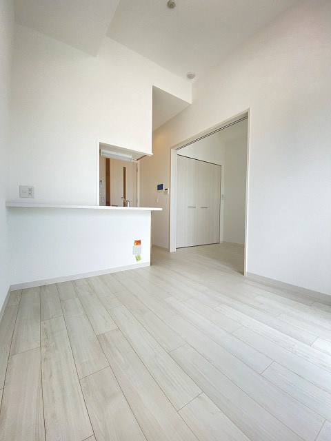 尼崎市七松町１丁目の賃貸マンションの居間・リビング