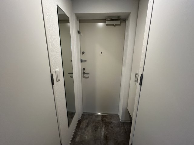 セレニテ新大阪エクラの玄関