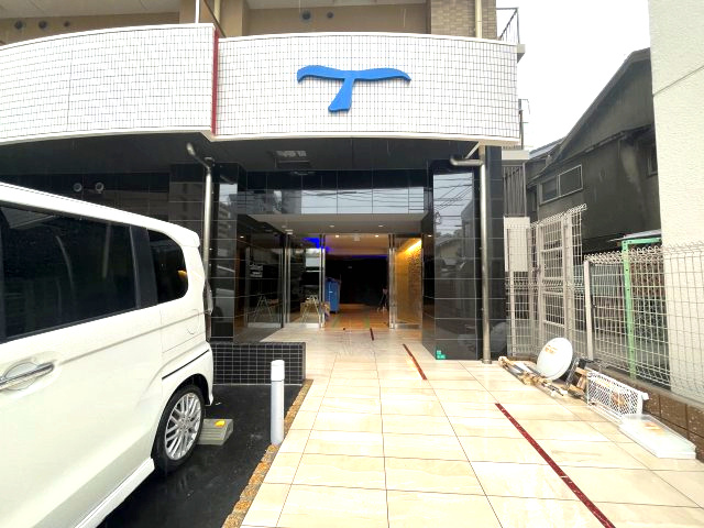 セレニテ新大阪エクラのエントランス
